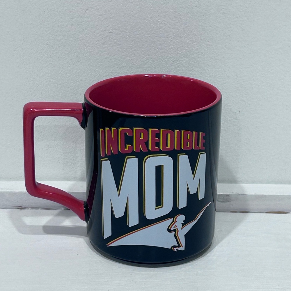 Disney Pixar Mrs. Incredible ''Incredible Mom'' 4” Ceramic Mug‎